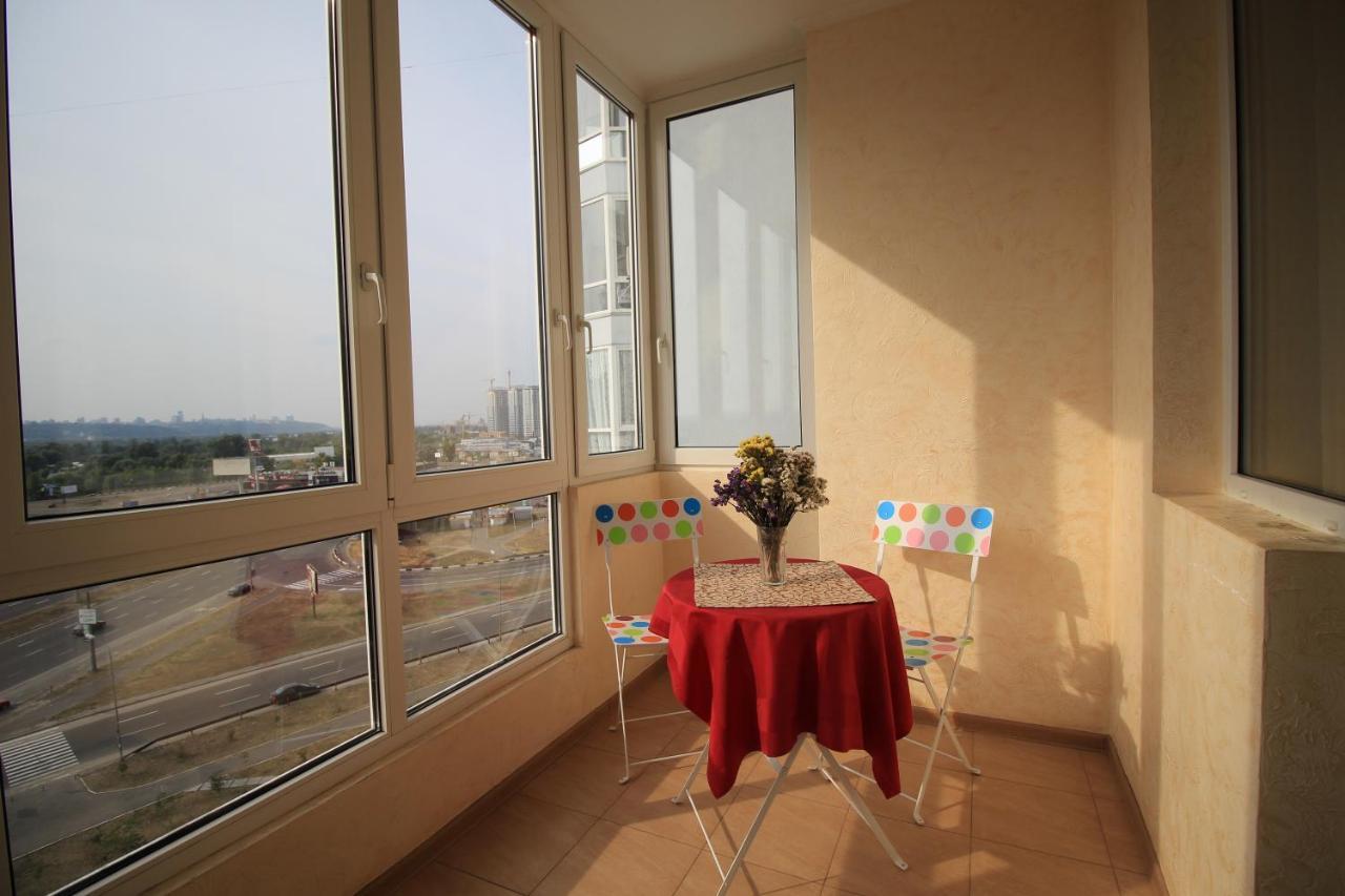 Panoramic View Lux Apartment On Metro Osokorky Kiev Buitenkant foto